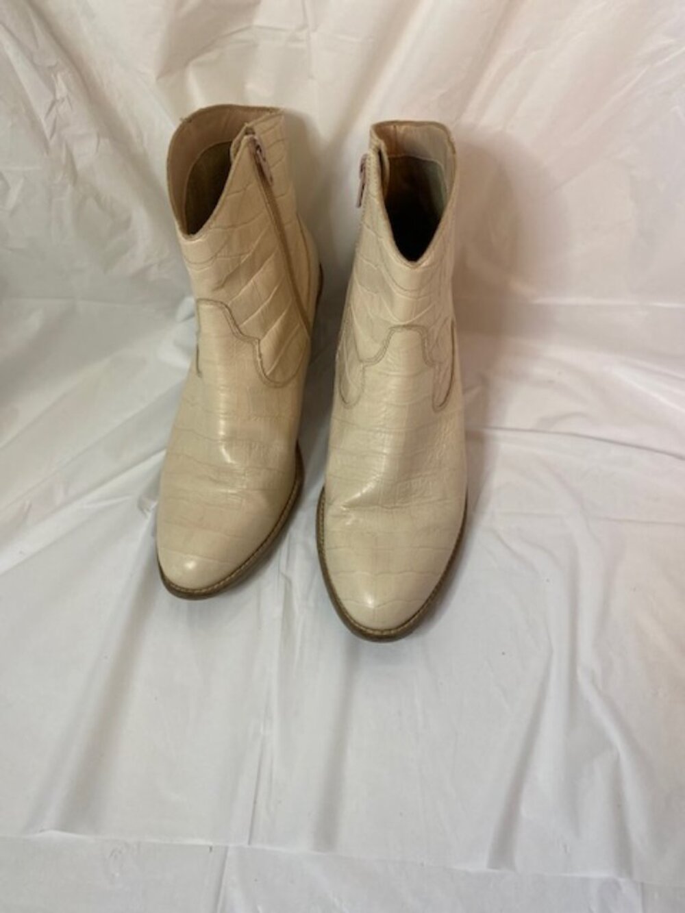 Seychelles Cream Croc-Embossed Leather Western Ankle Boots - Women's size 8M